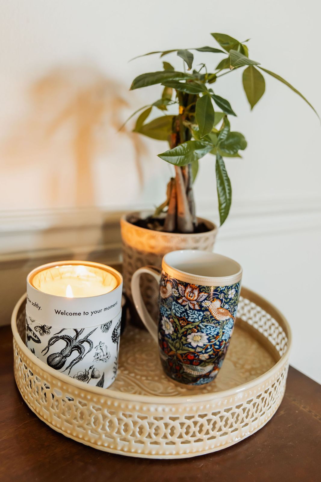 A candle and a patterned mug on a tray in Dr. Rosen's office